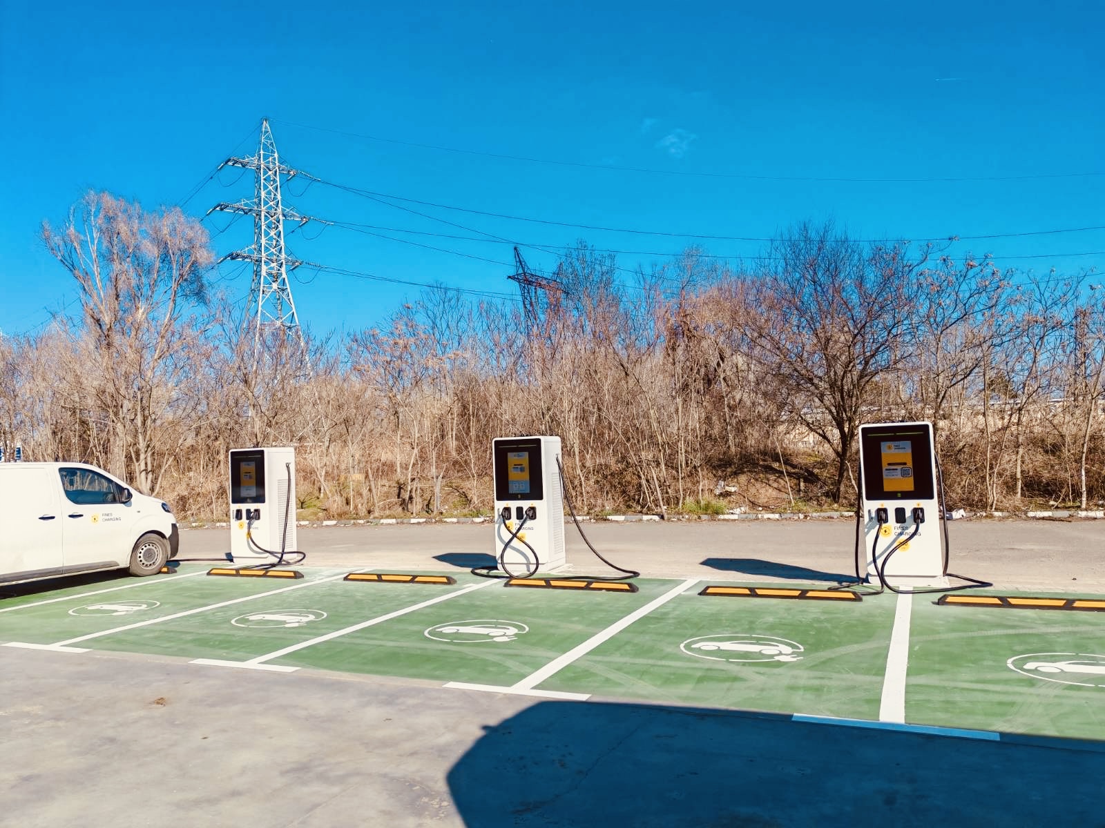 Mr. Bricolage Бургас вече с 6 CCS конектора по 240kW