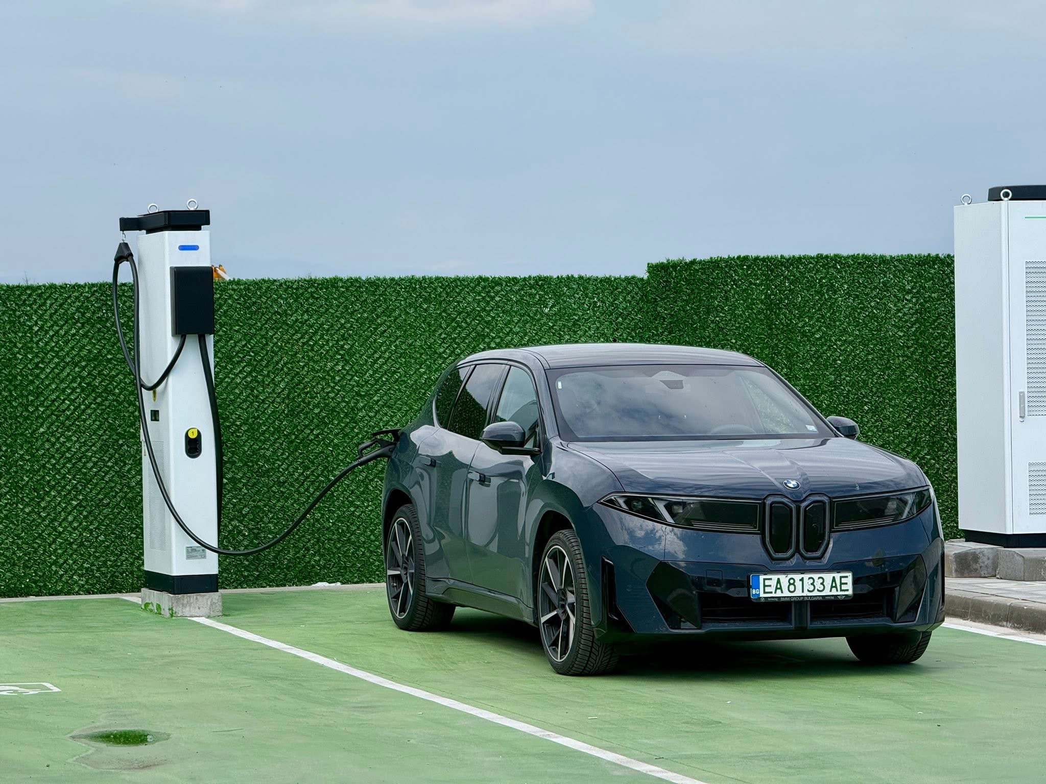 Рекордно зареждане с мощност 409kW с новото BMW IX3 Neue Klasse в мрежата на Fines Charging